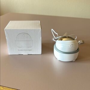 VIVIYA White and Gray Scalp Massager